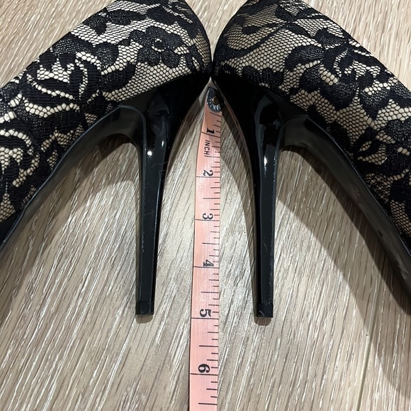 Guess Black Lace & Velvet 5” High Heels - size 7 - Picture 11 of 12